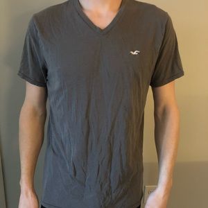 Grey V-neck Hollister Tshirt (Mens)